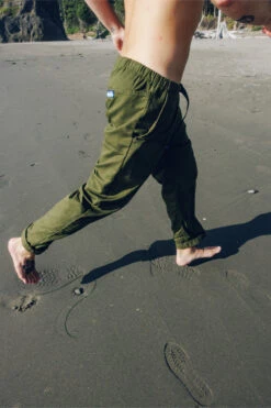 KAVU Ewing St Scrag Pant -KAVU Sale Store 7007 OLIVE B6 F25 2x3 e328d7da 8034 45fc b53e d6f1a03e1963
