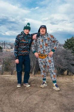 KAVU Ernesto -KAVU Sale Store 767 CLOSEUP B2 2x3 15c5db89 53fe 4f1e a0dc 40cfbd71e1c0